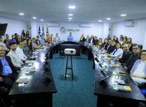 Rodrigo Pinheiro apresenta avanços de projetos de Caruaru em encontro com executivos