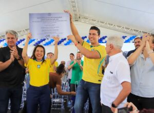 Raquel e Rodrigo anunciam construção de colégio da PMPE em Caruaru