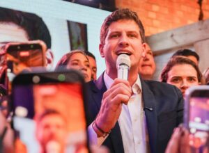 João Campos recebe título de cidadão de Paulista