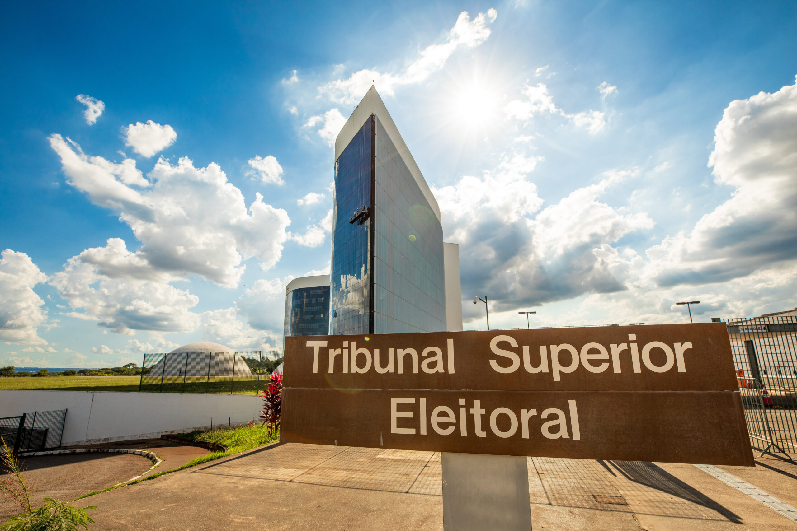 Partidos aguardam divisão dos valores do Fundo Eleitoral para 2026