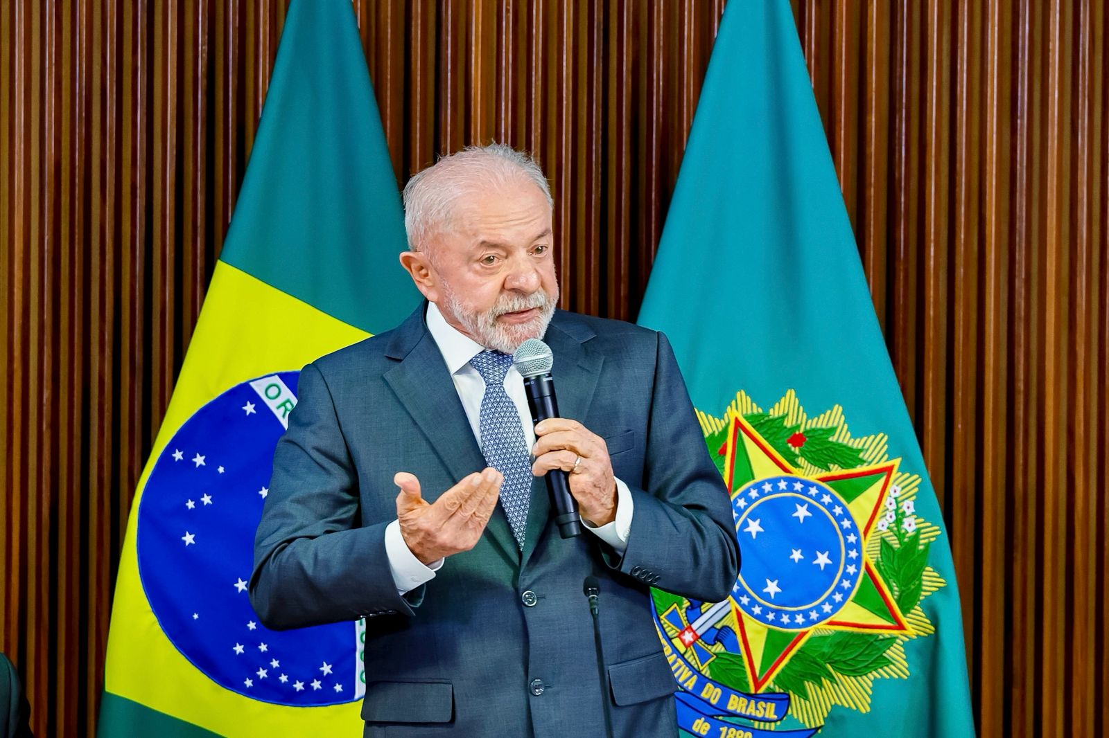 Lula defende soberania do Brasil e sequência de diálogo com os EUA