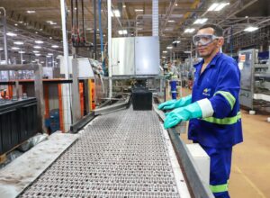 Produção industrial brasileira cresce 0,7% em abril e completa quatro meses de alta