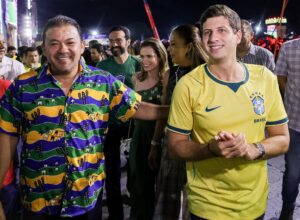 João Campos é recebido por Evilásio Mateus durante São João de Araripina