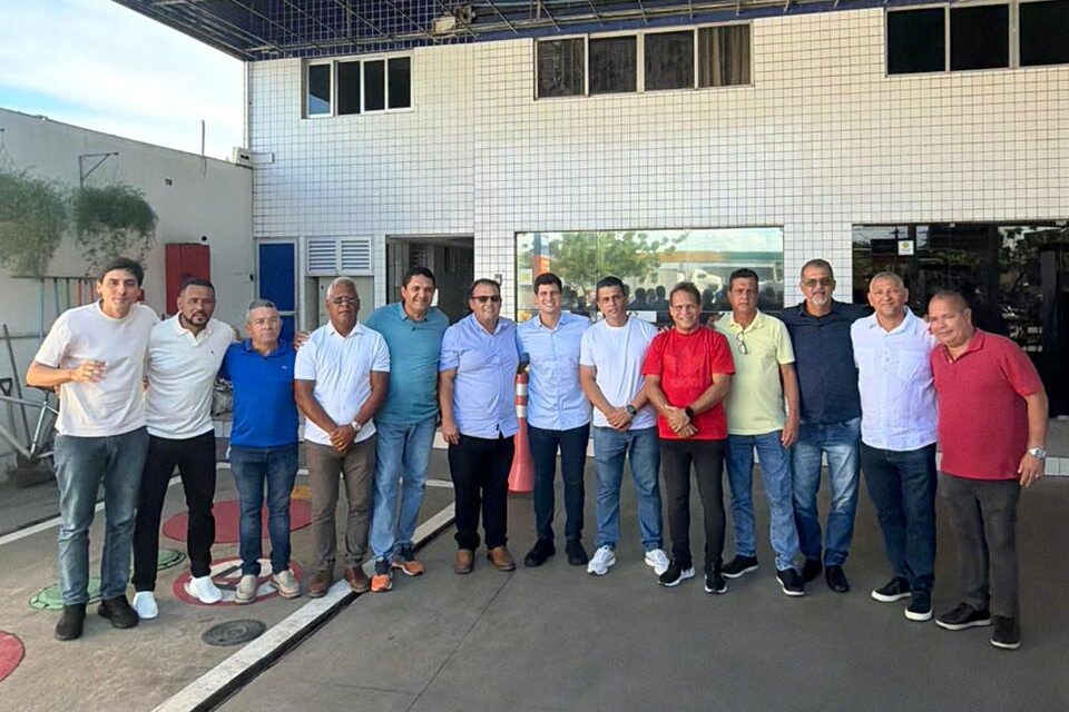 João Campos cumpre agenda em Jaboatão e recebe apoio de vereadores