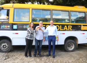 Jaboatão reforça transporte escolar com cinco novos ônibus 