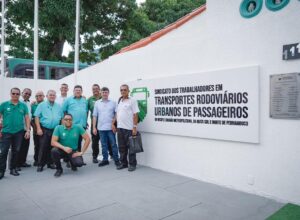 Eduardo da Fonte pede reforço policial em ônibus do Grande Recife 