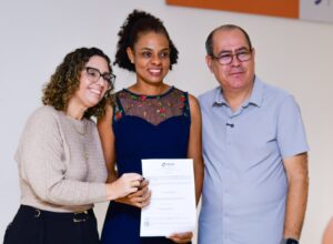Mano Medeiros empossa 125 novos servidores da Saúde e Educação 