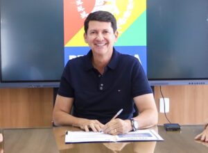 Simão Durando antecipa 13º salário para 14 mil servidores de Petrolina