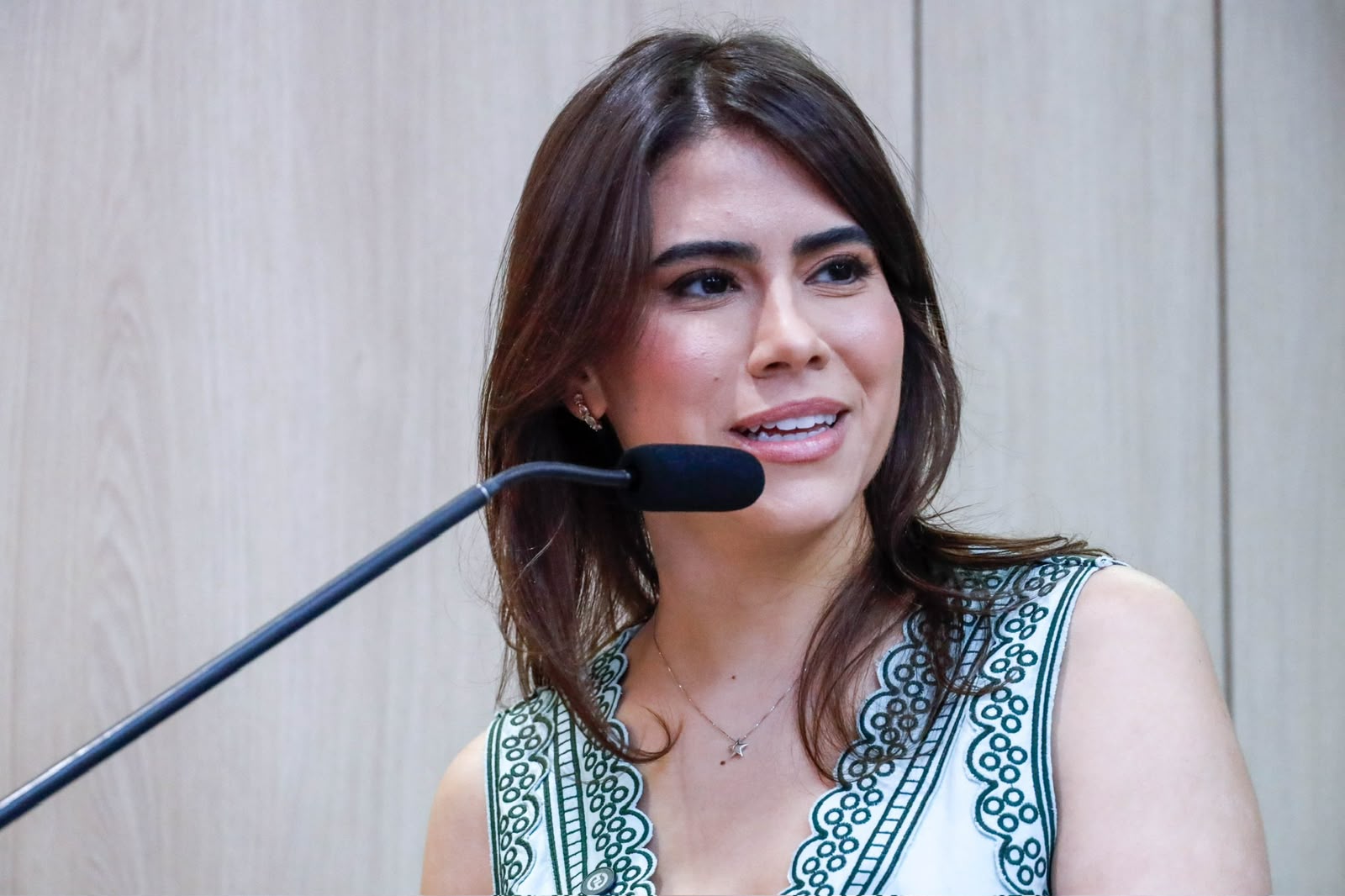 Coluna da quarta: Lara Santana chega como favorita da federação
