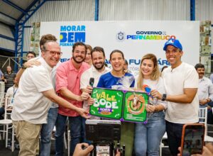 Ao lado de Raquel, Jarbas Filho inaugura PE-560, destina recursos e ônibus para Bodocó