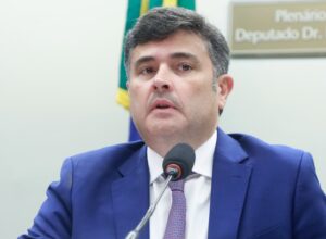 Coluna da segunda: Dudu joga com o tamanho que soube construir