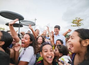 João Campos propõe lançar colônia de férias gratuita para 1,6 milhão de estudantes