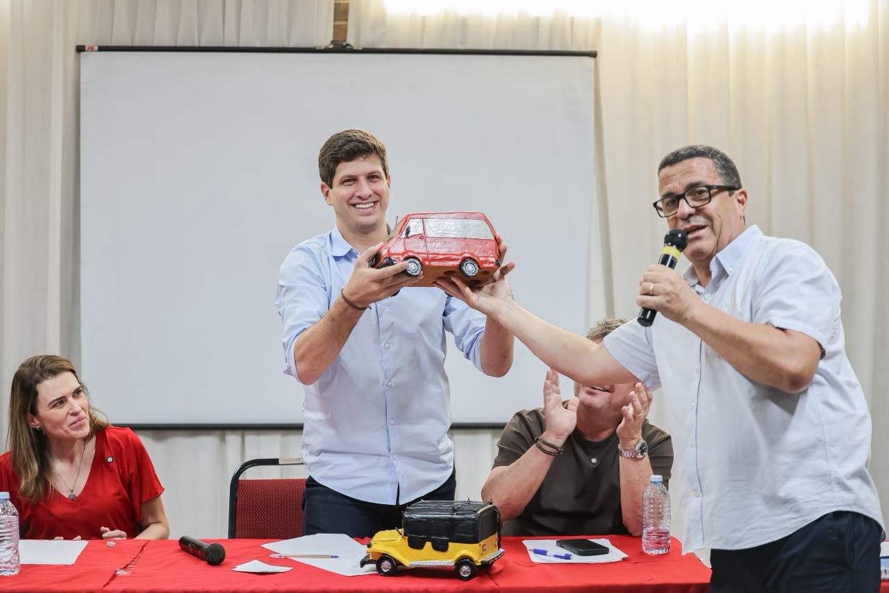 João Campos defende regularização dos toyoteiros