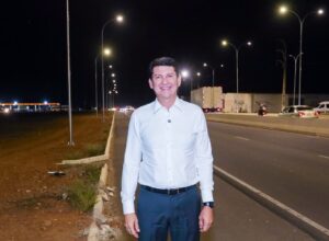 Garantindo mais segurança, Simão entrega primeira etapa da iluminação na BR-407