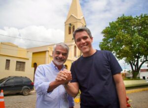 Humberto Costa amplia apoios e recebe reforço do presidente da Amupe