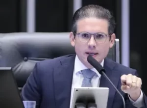 Hugo Motta instala comissão que vai discutir redução da maioridade penal
