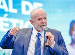Lula sanciona lei que inclui educação política no currículo da educação básica