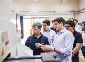 João Campos visita parque tecnológico e destaca importância do setor em Pernambuco