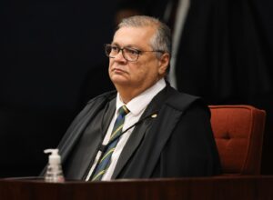 Flávio Dino cobra explicações de partidos sobre emendas parlamentares