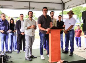 Prefeitura de Caruaru realiza entrega de equipamentos para produtores rurais 