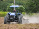 Prefeitura de Gravatá beneficia mais de 200 produtores com aração de terras 