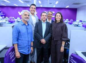 Ao lado do ministro de Lula, Humberto participa da inauguração de call center em Caruaru