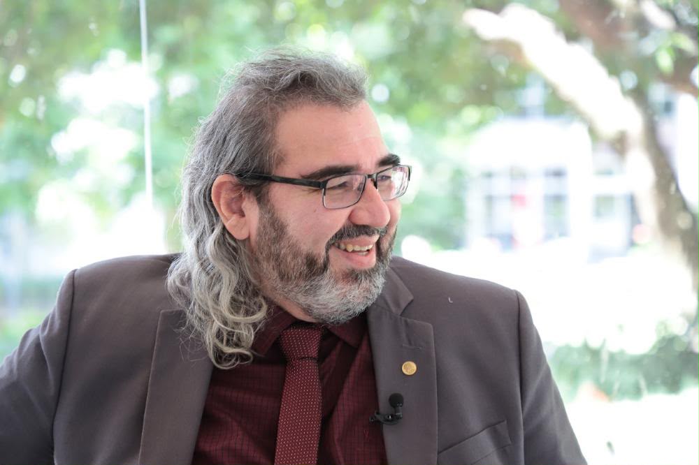 Ligado a Teresa, professor da Unicap será 2º suplente de Humberto Costa