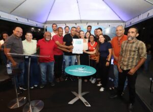 Márcia Conrado assina ordem de serviço para reforma da Praça Manoel Pereira Lins 