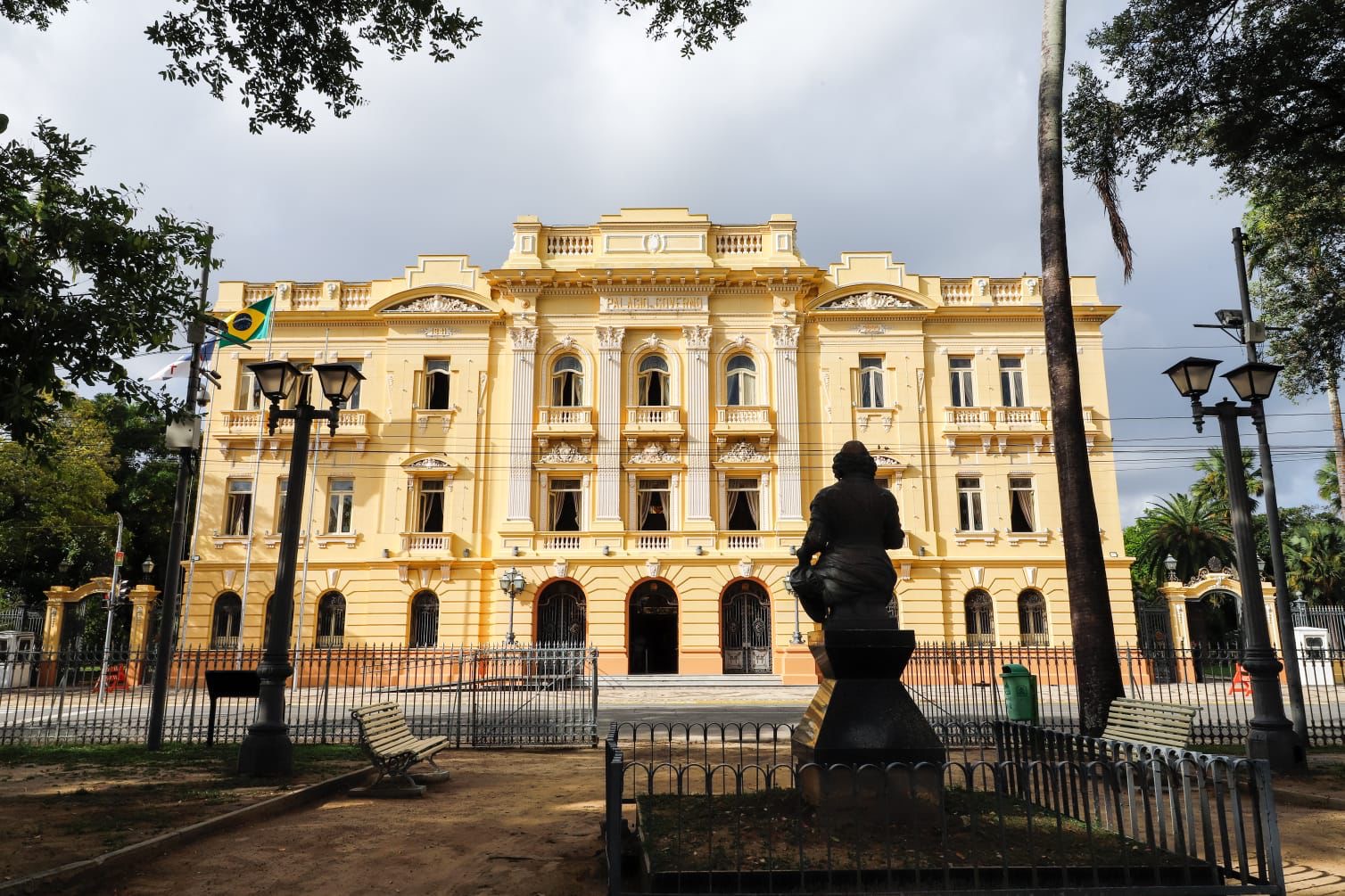 Aliados de Anderson e André Ferreira são nomeados no Estado