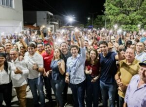 João Campos participa de ato de entregas e reforça compromisso com o Sertão do Pajeú