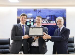 João Campos recebe título de cidadão de Camaragibe e reforça pautas estaduais