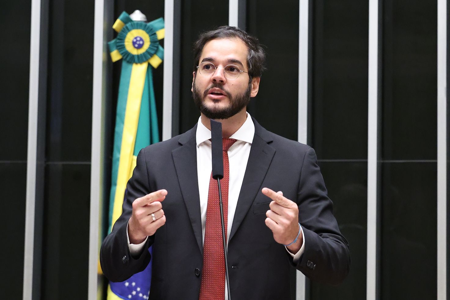 Túlio Gadêlha articula votação do fim da escala 6×1 com Omar Aziz