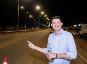 Petrolina amplia iluminação na zona rural e avança com obras na BR-407