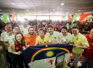 Ao lado de João Campos, Romerinho Jatobá reúne grande número de apoiadores