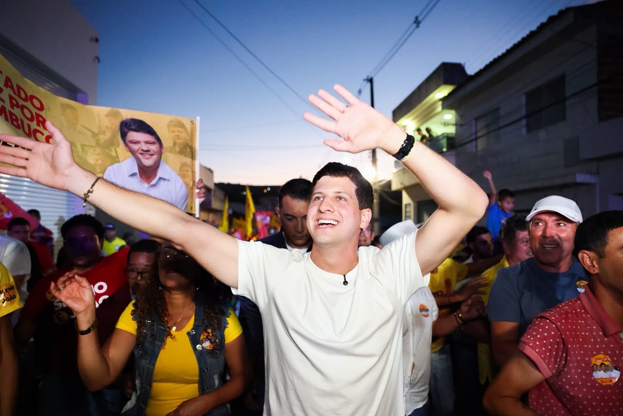 João Campos vai ao interior no último dia de pré-campanha