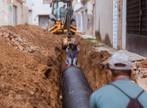 Prefeitura de Caruaru realiza obras de saneamento e pavimentação no Caiucá