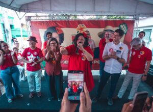 Dani Portela reúne apoiadores na inauguração de comitê no Recife