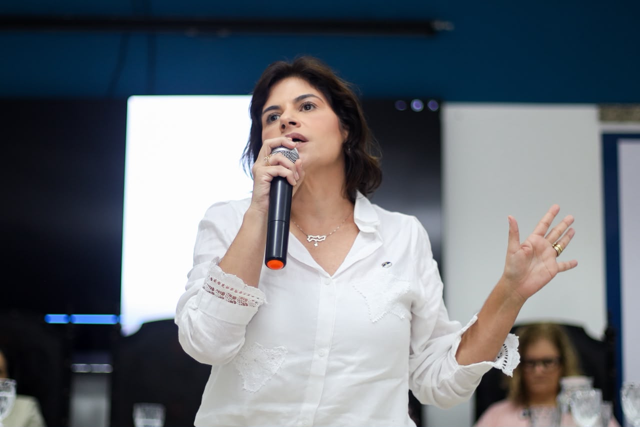 Deputados do PSB pedem impeachment da vice-governadora de Pernambuco