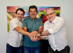 Augusto e Rodrigo Coutinho selam apoio a Mendonça Filho 