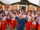Prefeitura de Arcoverde entrega novas fardas para mais de 7,5 mil estudantes 