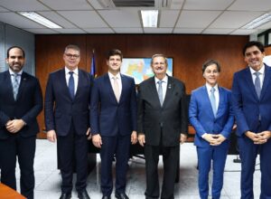 João Campos cita possível “gabinete do ódio” em reunião com presidente do TRE-PE 
