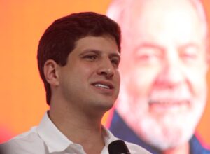 João Campos apresenta plano para saúde, educação e combate ao feminicídio 