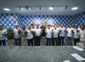 Carlos Santana anuncia apoio a Eduardo da Fonte para o Senado