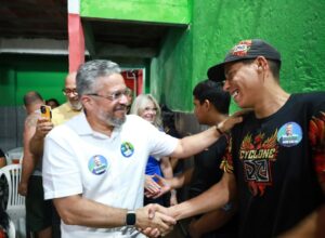 William Brigido realiza adesivaço de campanha no Recife neste sábado (22)