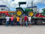 Joãozinho Tenório viabiliza trator para produtores rurais de Belém de Maria 