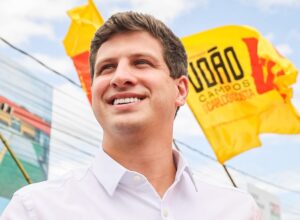 João Campos acumula mais tempo que Raquel no horário eleitoral de rádio e TV