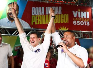 João Campos reúne aliados em lançamentos e faz críticas ao palanque de Raquel Lyra 