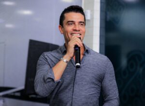 Rodrigo Pinheiro anuncia gratuidade dos ônibus aos domingos em Caruaru