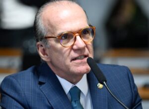 Coluna da segunda: Fernando Dueire segue caminho da coerência