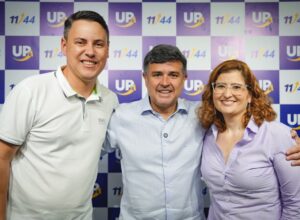 Eduardo da Fonte apresenta Tatiana Roma como candidata à Alepe